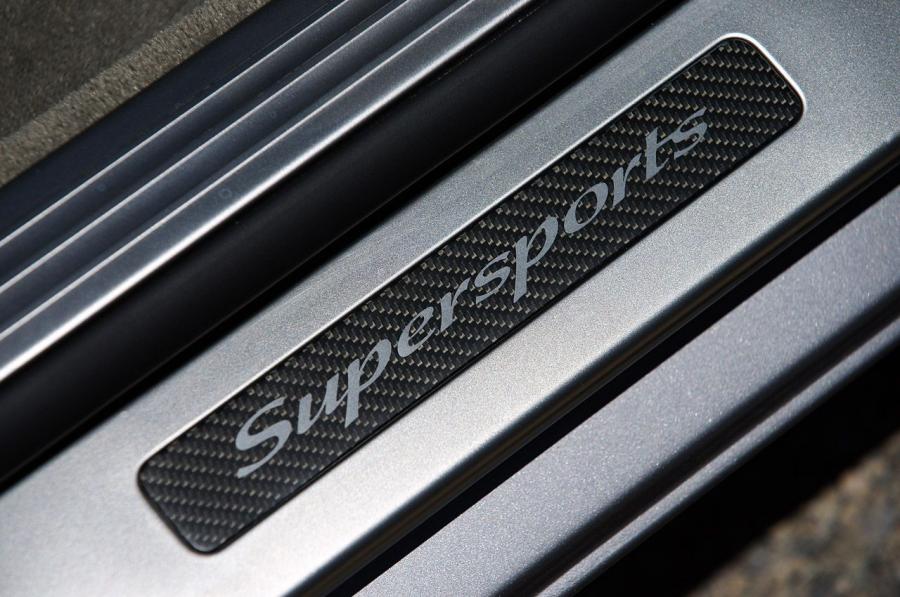 Детали интерьера Bentley Continental SuperSports Convertible 2010 года  (фото 23 из 108)